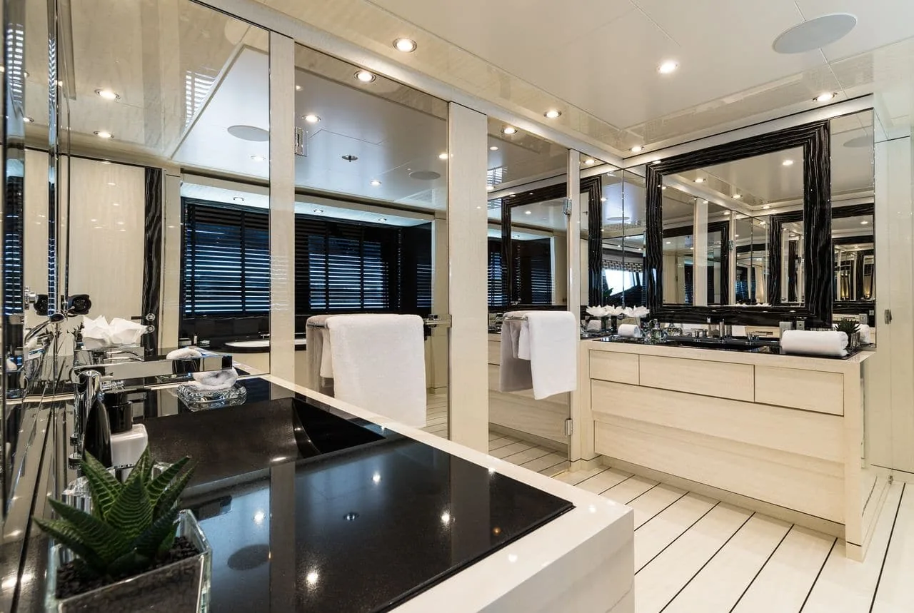 LILI - photo 19 yacht charter Cannes