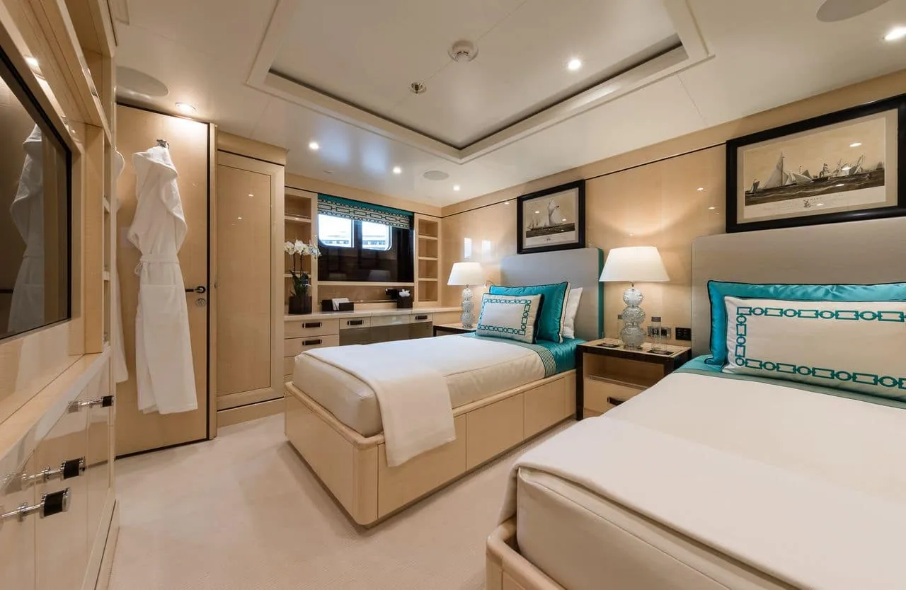 LILI - photo 20 yacht charter Cannes