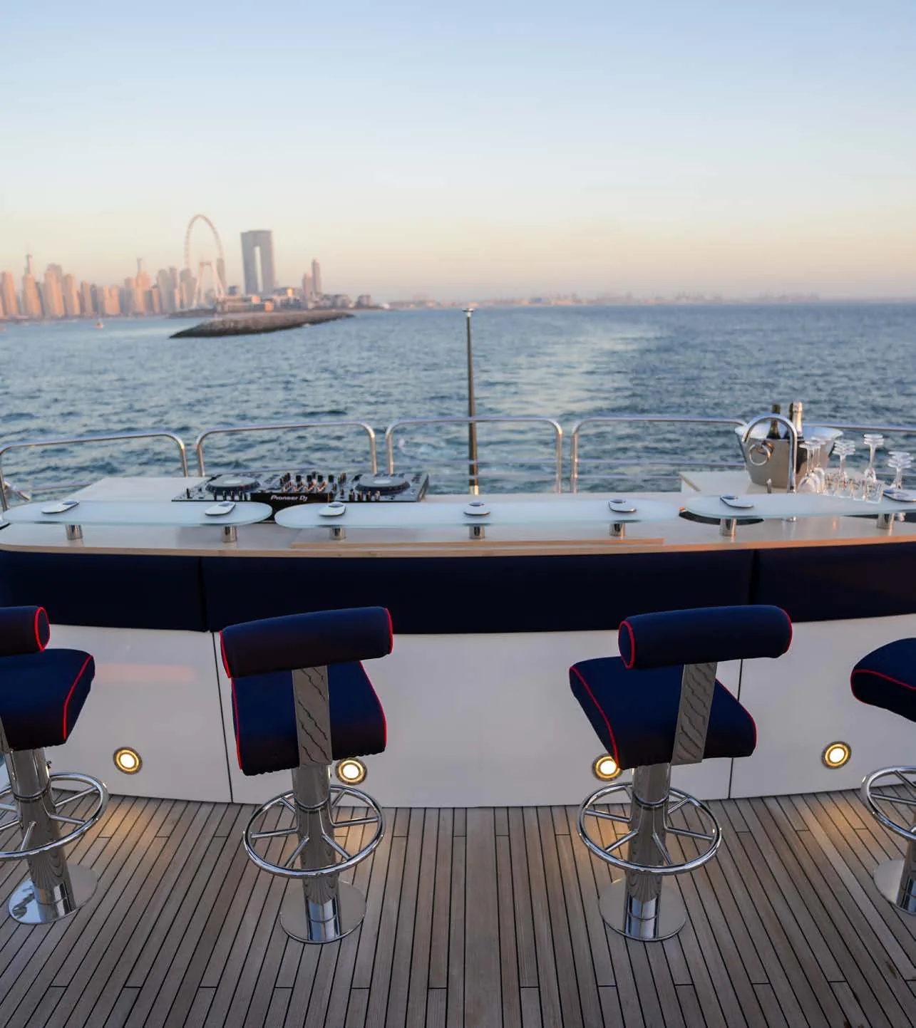 Lucien - photo 5 yacht charter Cannes