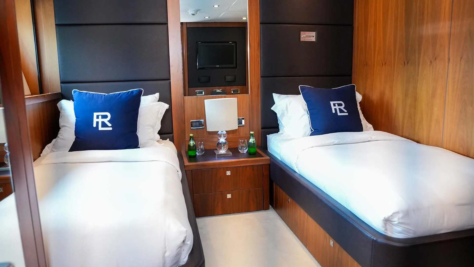 Lucien - photo 27 yacht charter Cannes