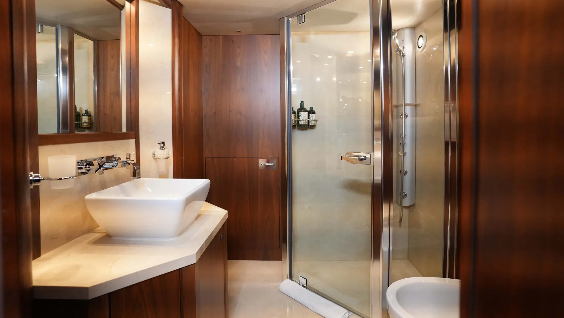 Lucien - photo 28 yacht charter Cannes
