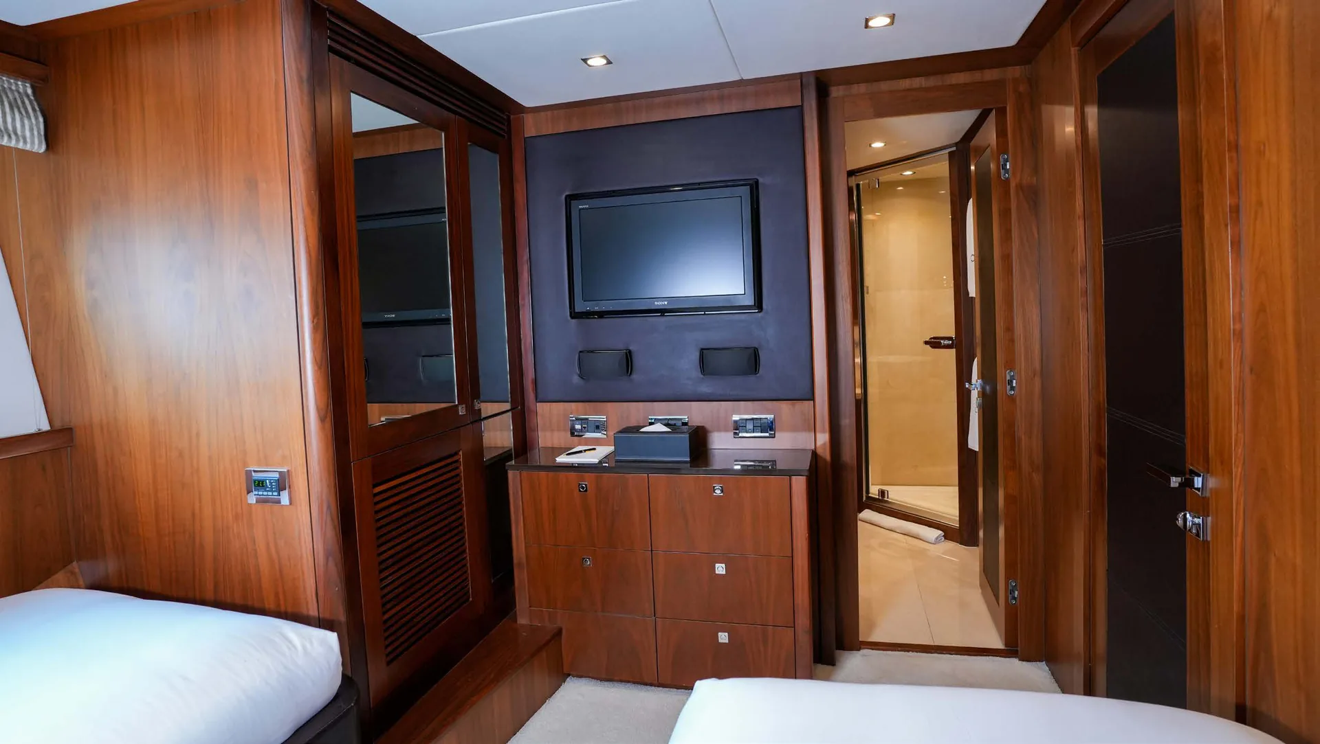 Lucien - photo 30 yacht charter Cannes