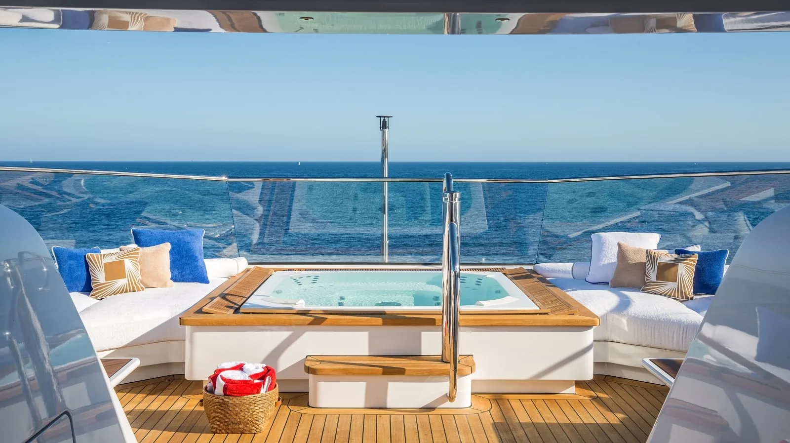 MADSUMMER - photo 11 yacht charter Cannes
