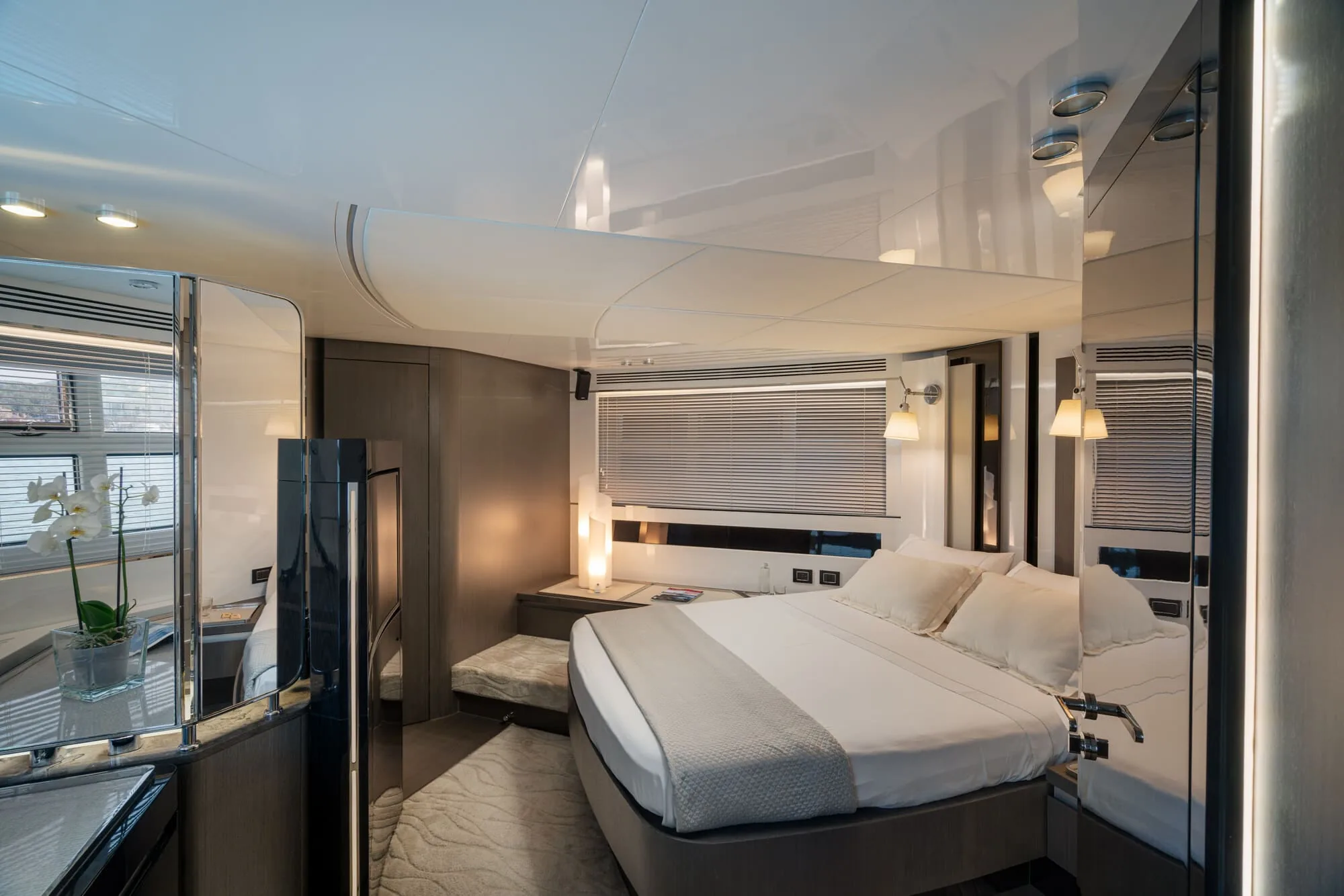 MANARA I - photo 15 yacht charter Cannes