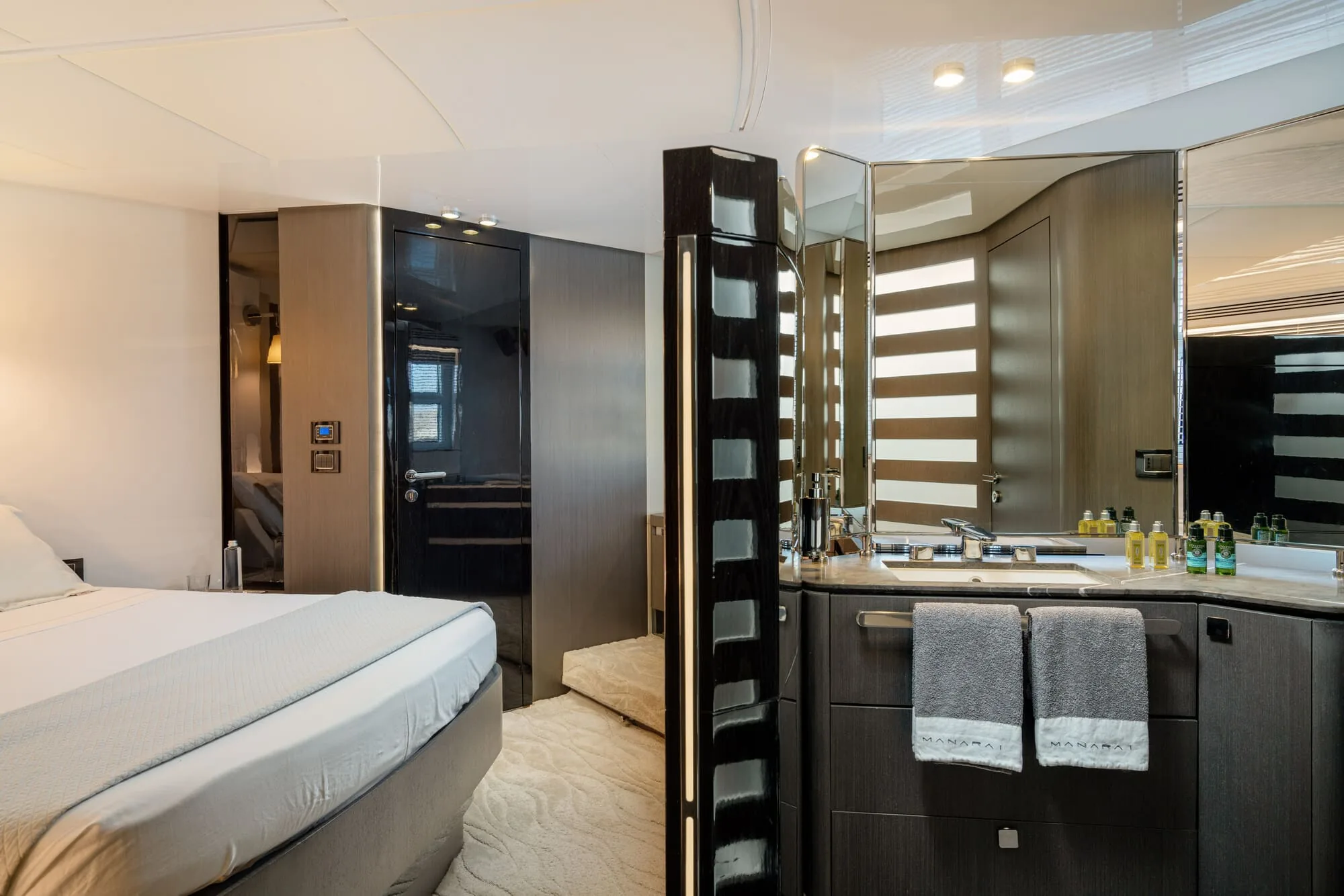 MANARA I - photo 18 yacht charter Cannes