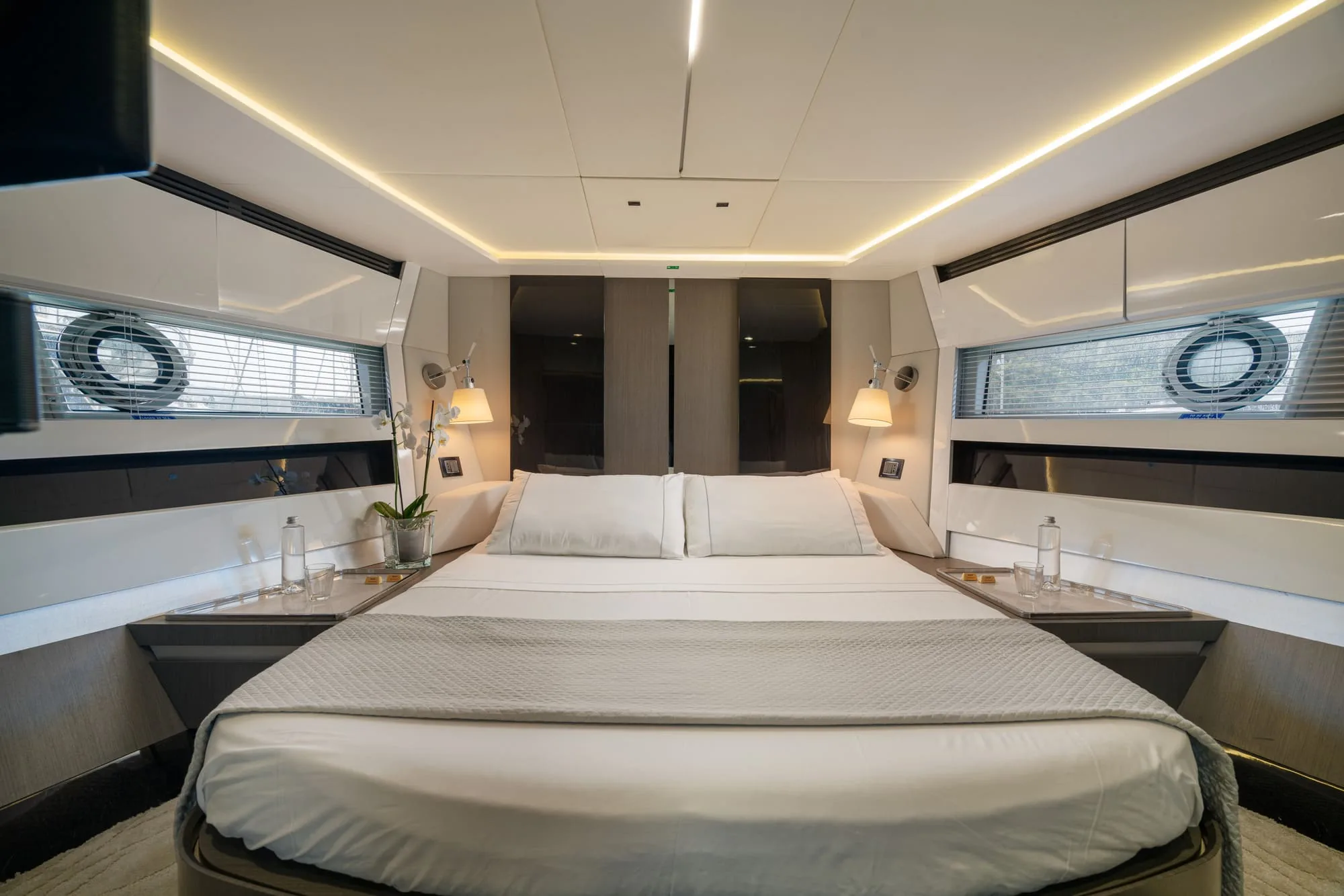 MANARA I - photo 21 yacht charter Cannes