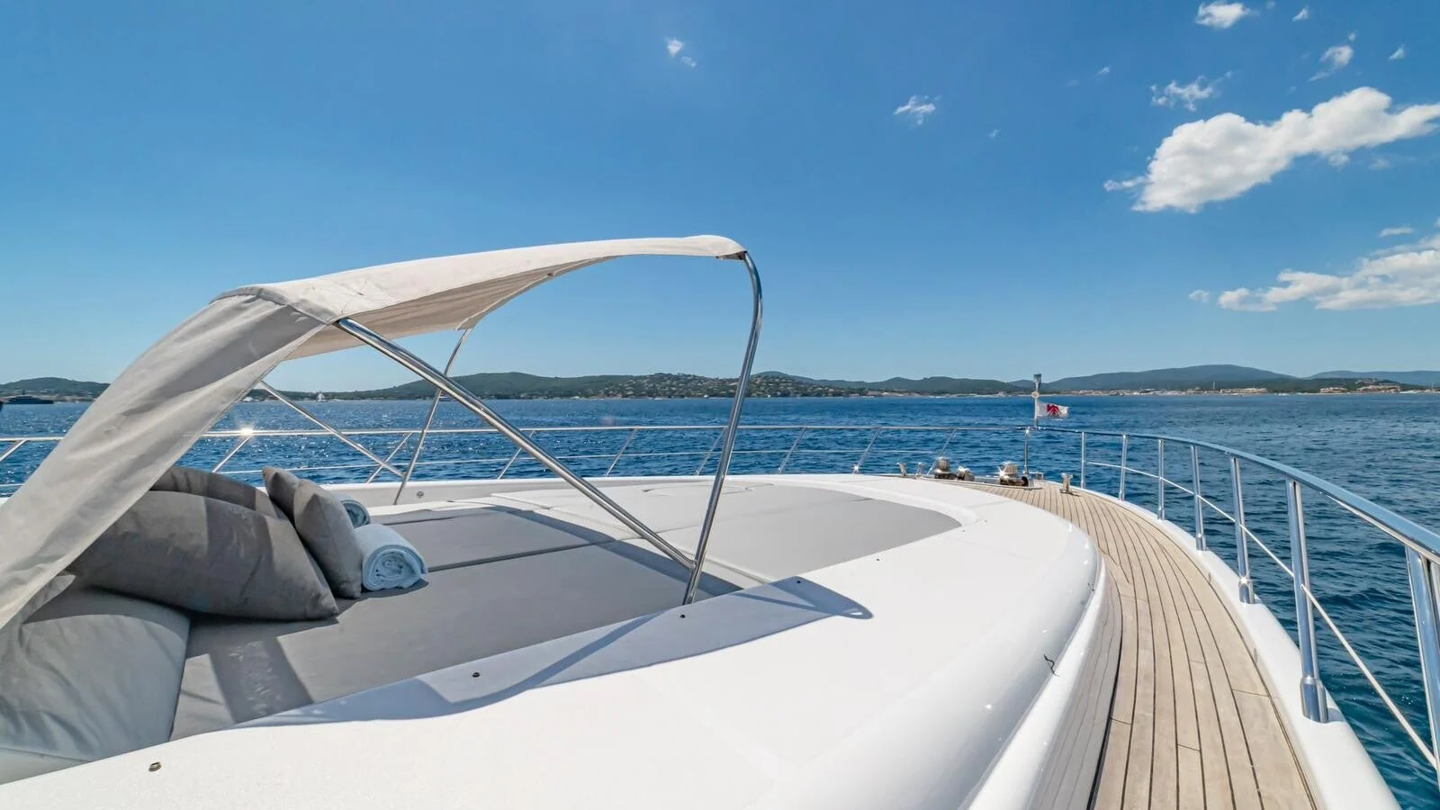 Mangusta 108 - photo 8 yacht charter Cannes