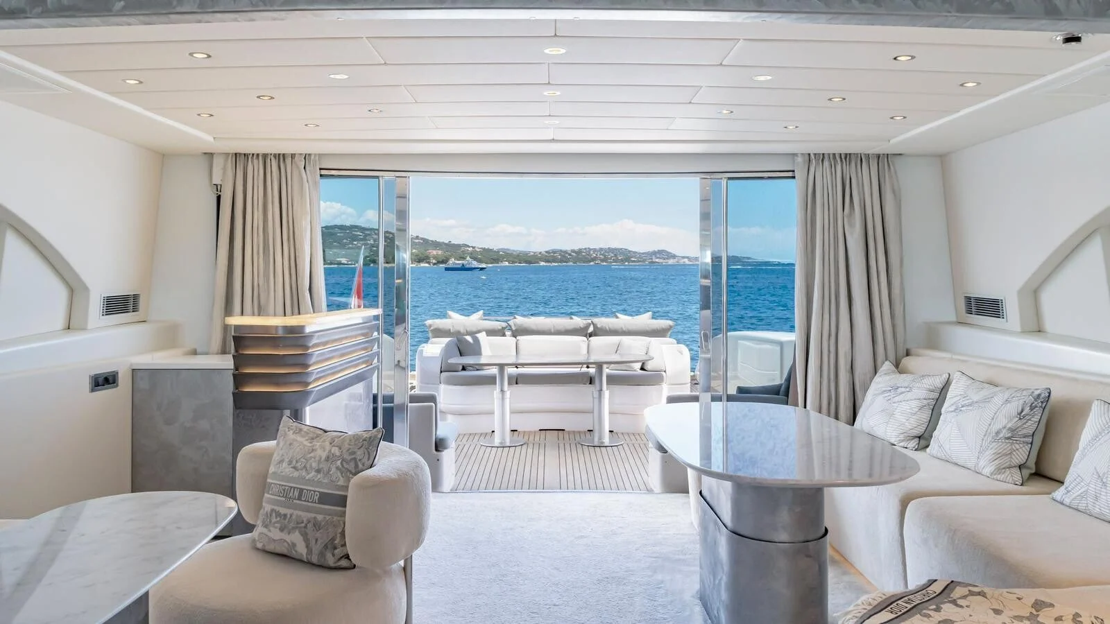 Mangusta 108 - photo 9 yacht charter Cannes