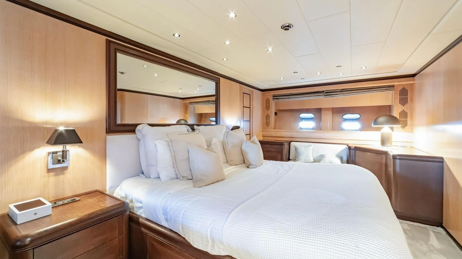 Mangusta 108 - photo 17 yacht charter Cannes