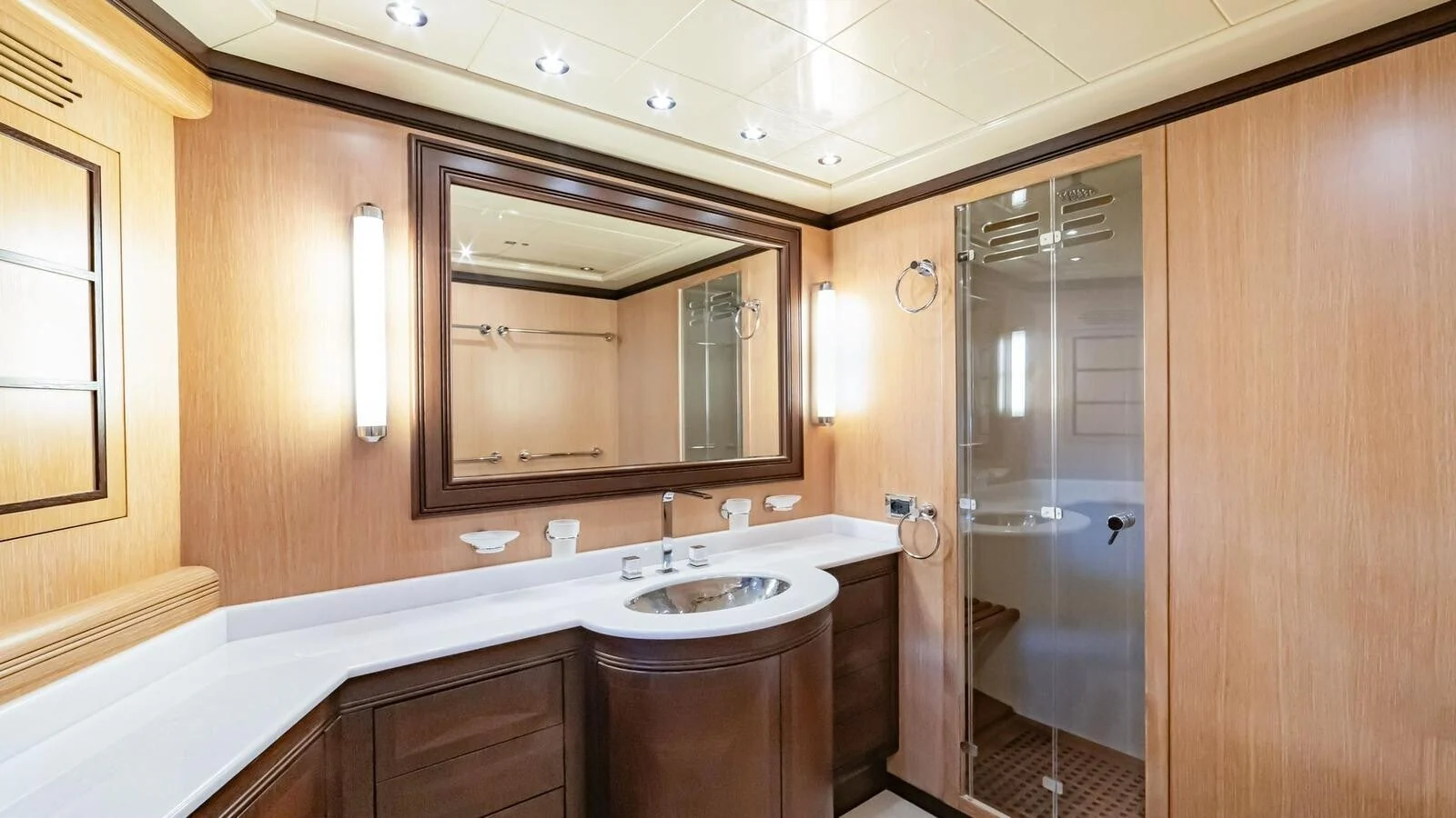 Mangusta 108 - photo 18 yacht charter Cannes