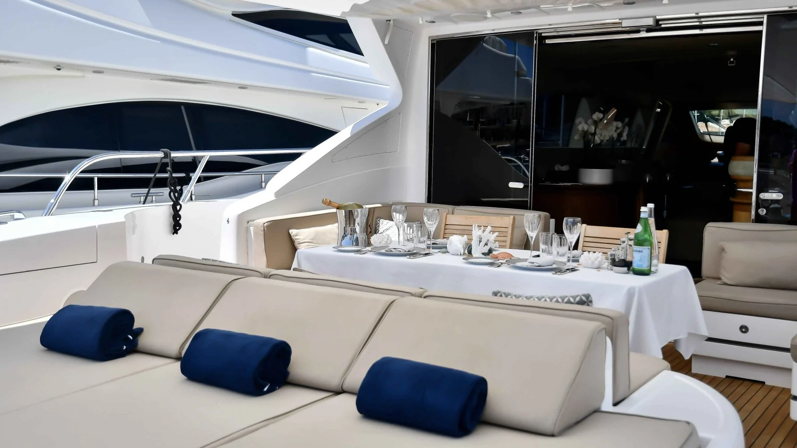 Mangusta 92 - photo 10 yacht charter Cannes
