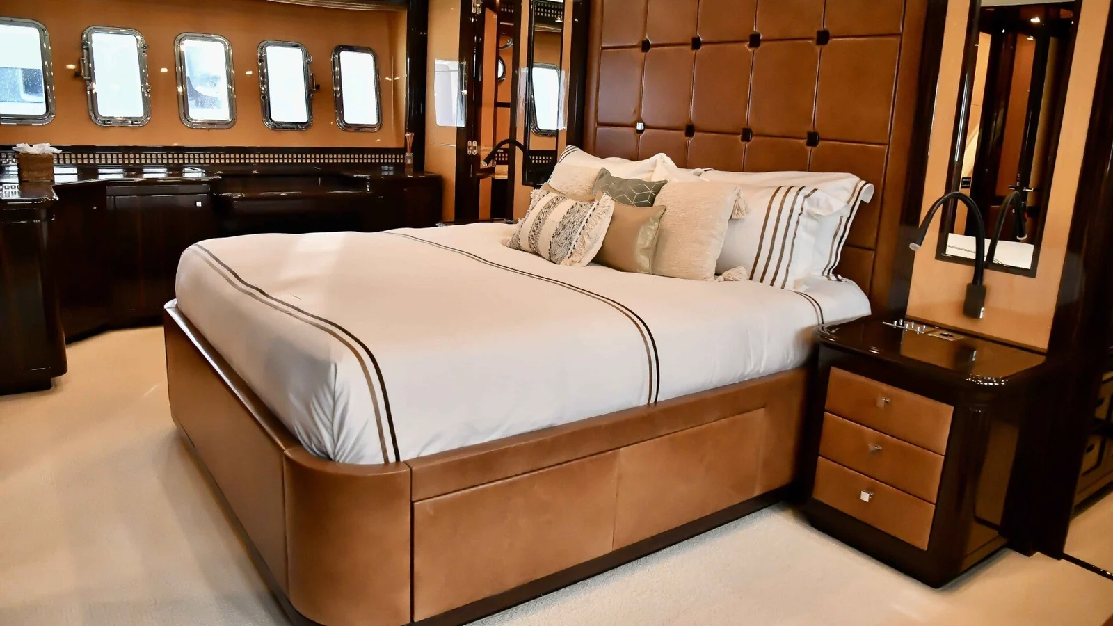 Mangusta 92 - photo 17 yacht charter Cannes