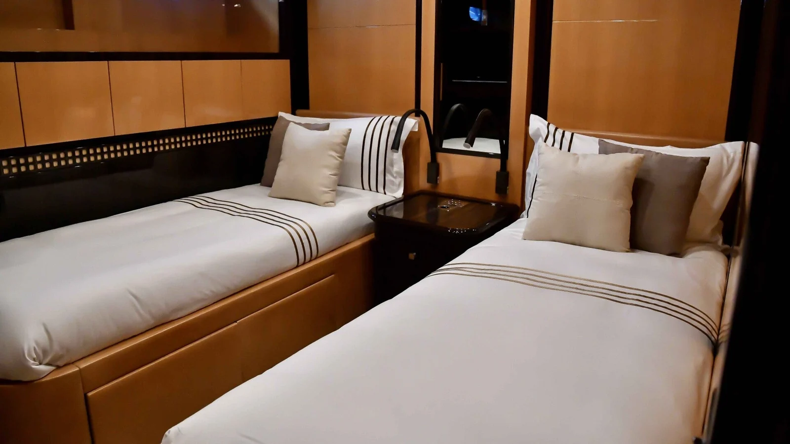 Mangusta 92 - photo 19 yacht charter Cannes