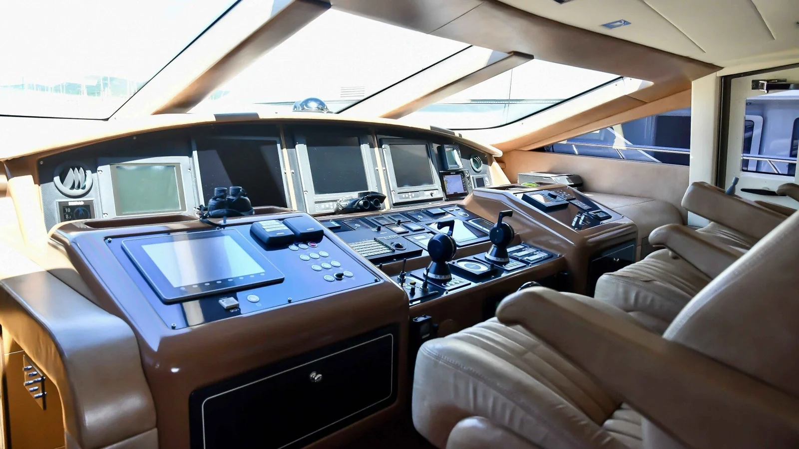 Mangusta 92 - photo 21 yacht charter Cannes