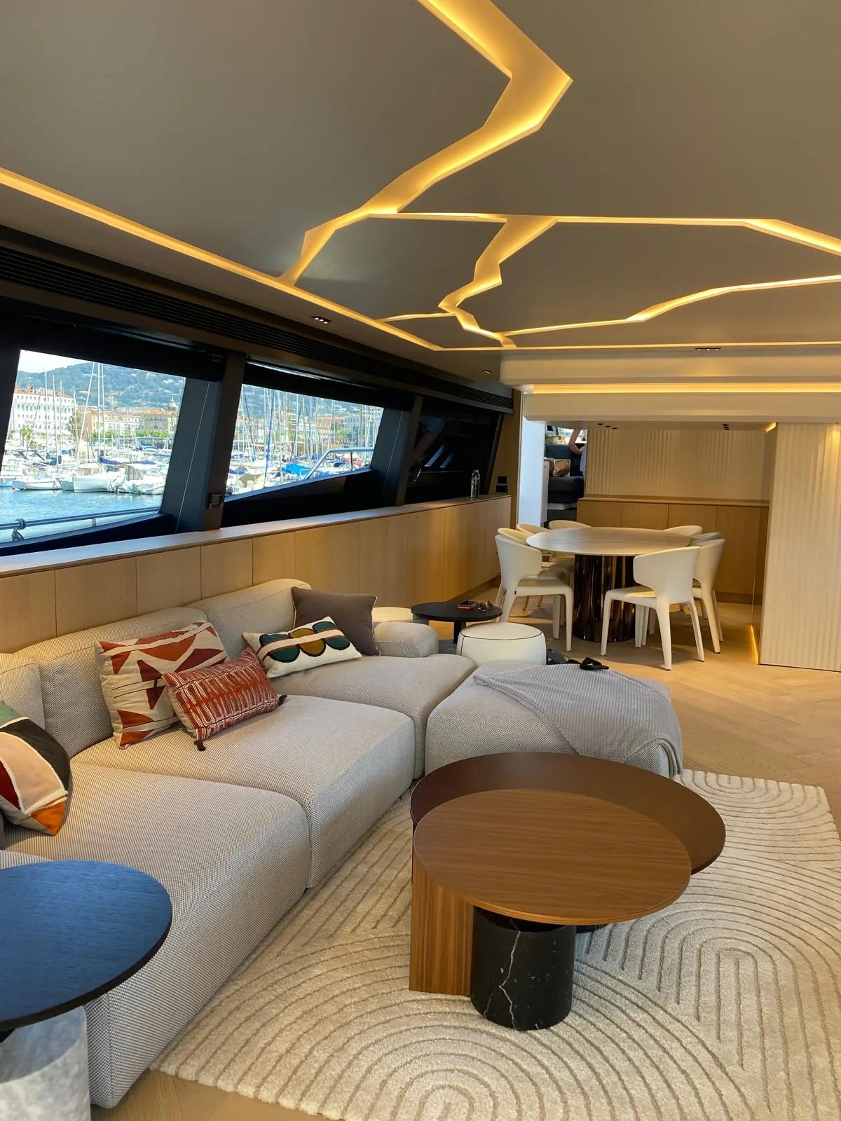 MAXI BEER - photo 4 yacht charter Cannes