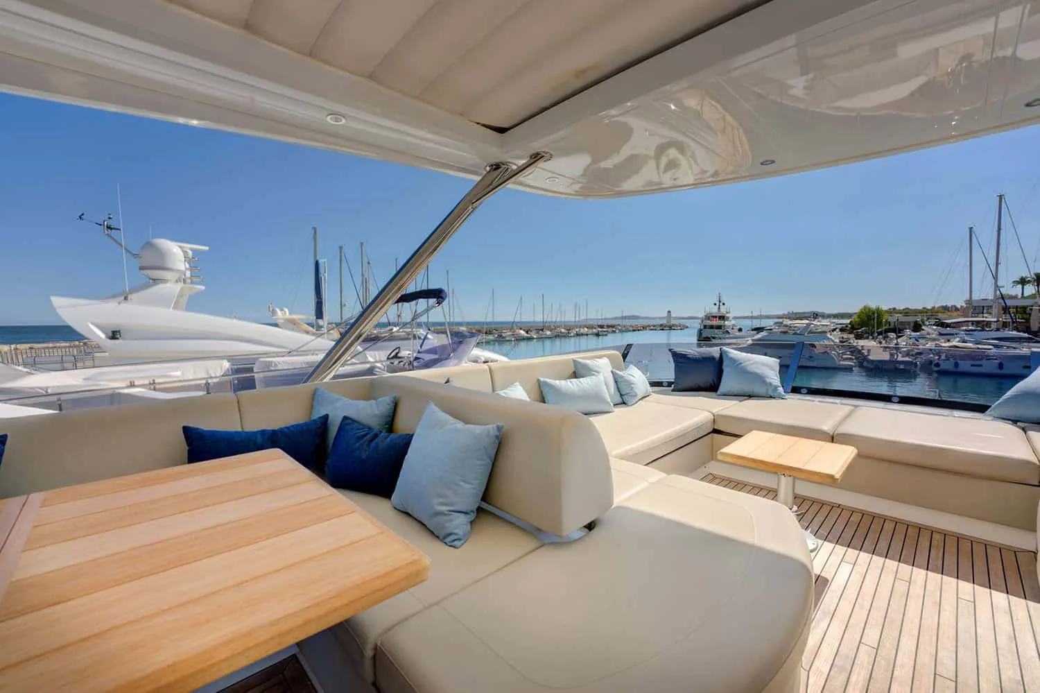 MIKEL ANGELO - photo 10 yacht charter Cannes
