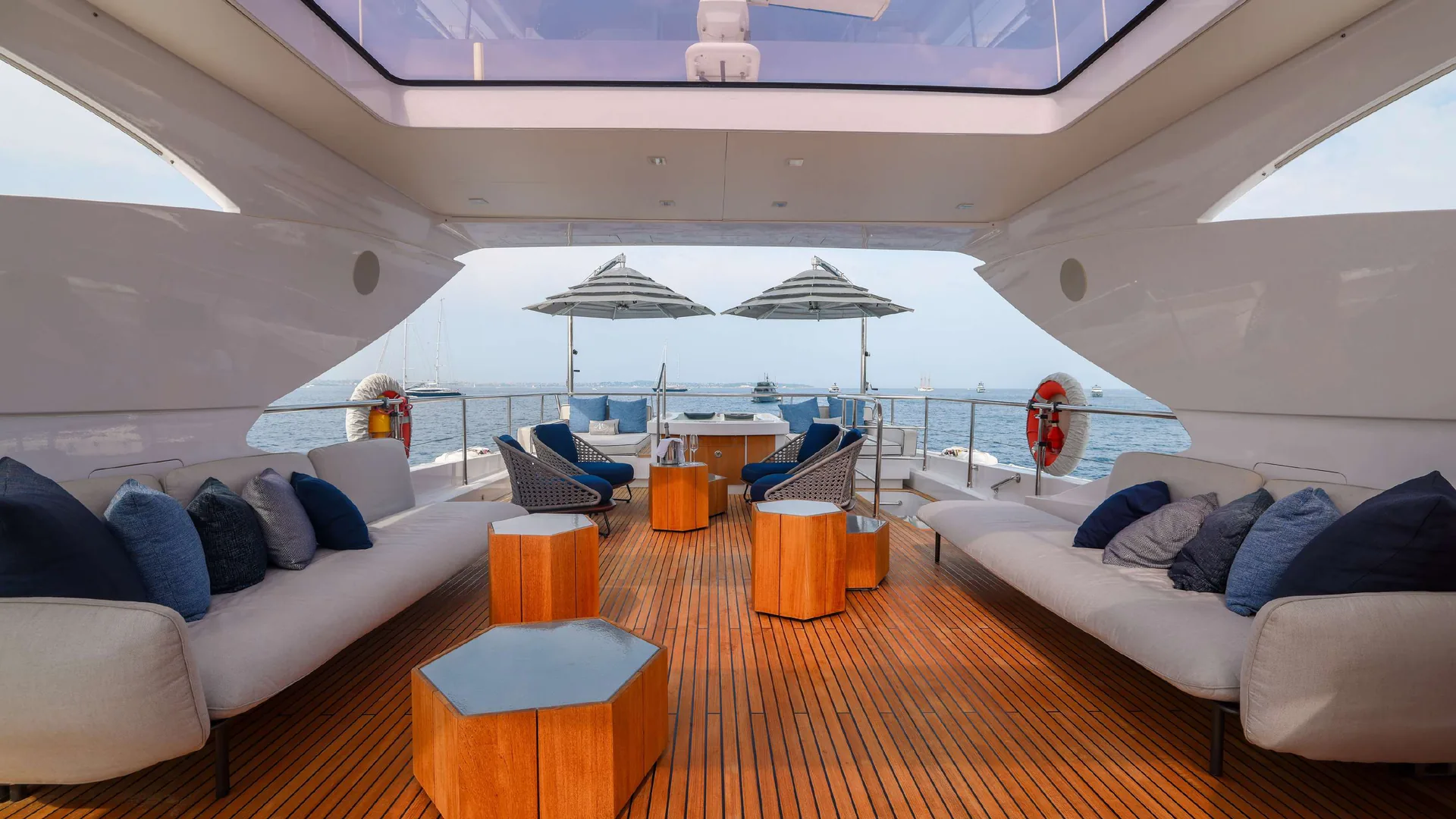 Millesime - photo 12 yacht charter Cannes