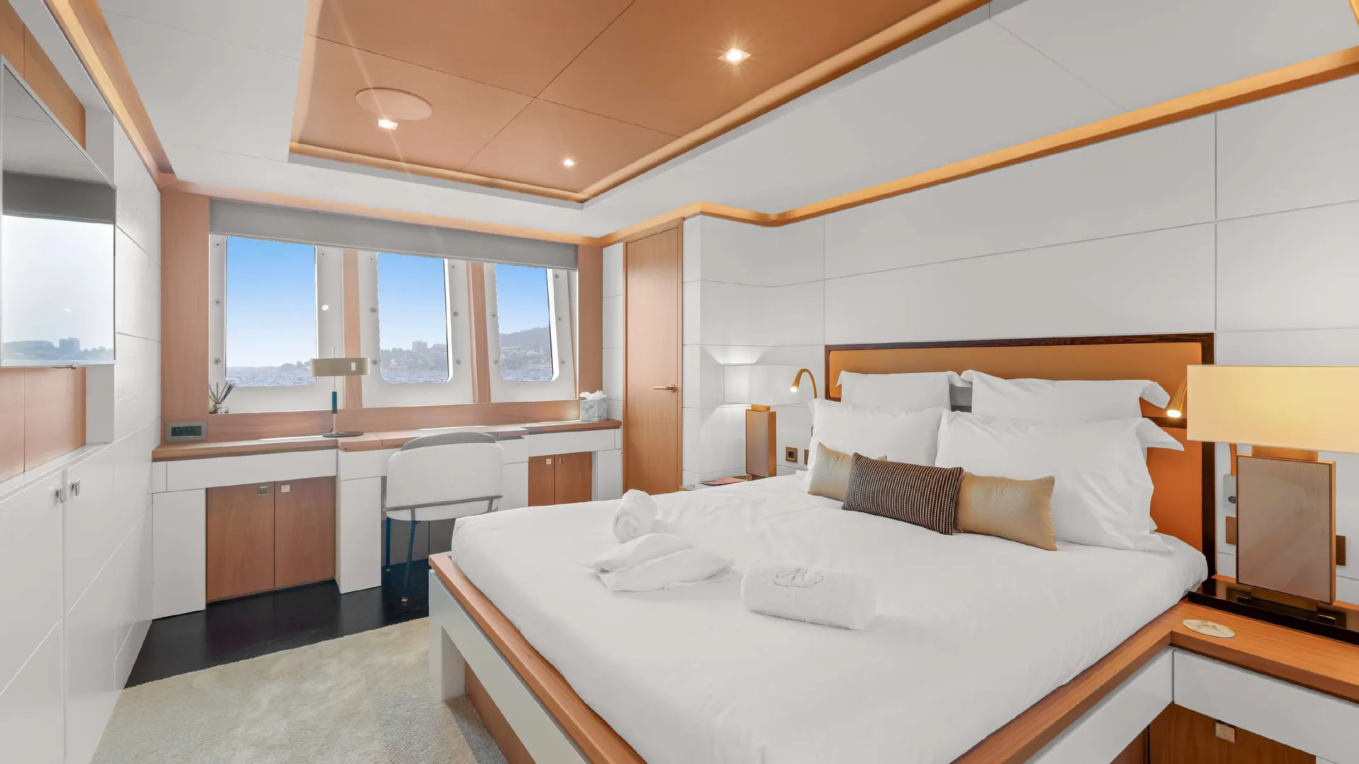 Millesime - photo 20 yacht charter Cannes