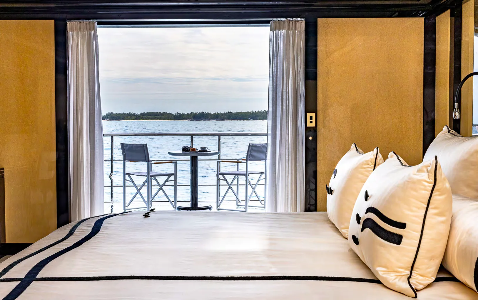 OKTO - photo 8 yacht charter Cannes