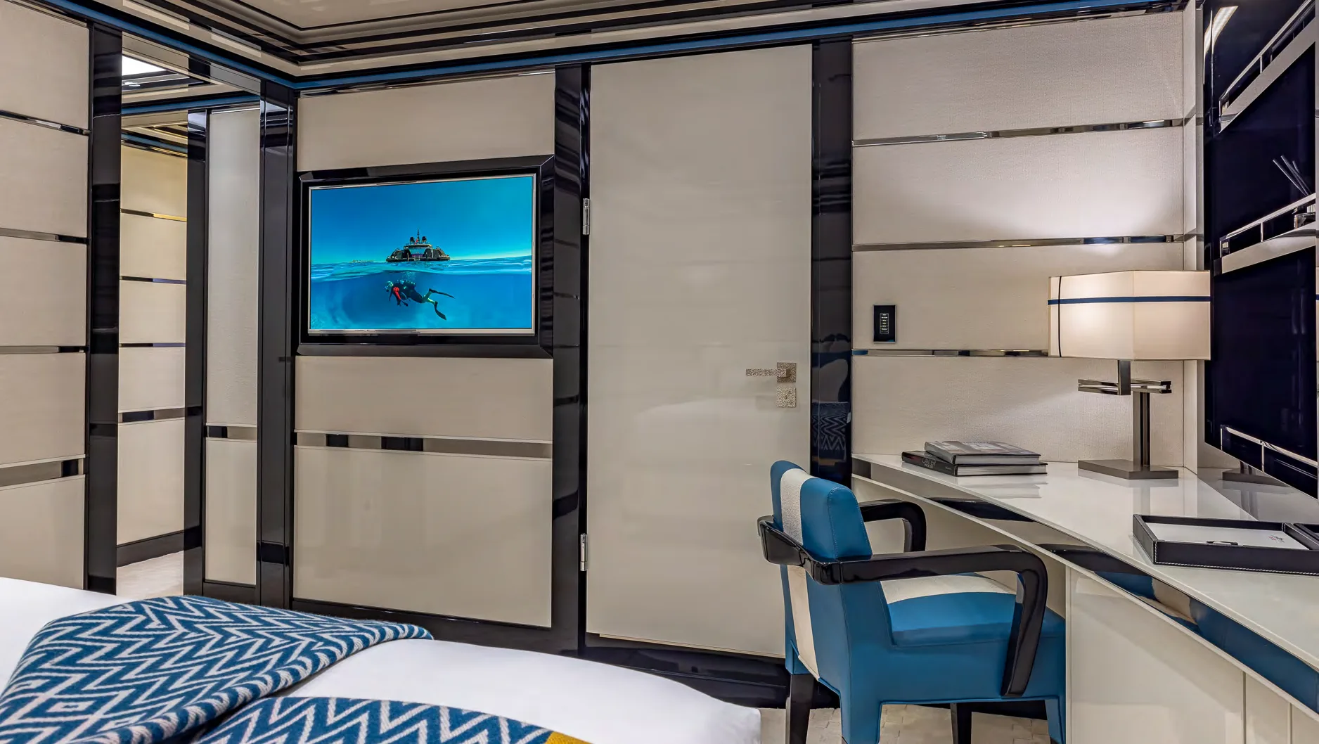 OKTO - photo 16 yacht charter Cannes