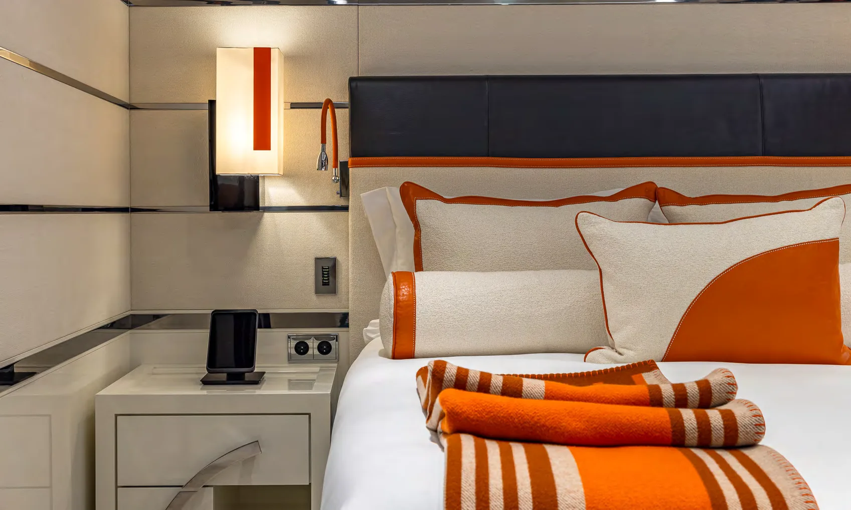 OKTO - photo 20 yacht charter Cannes