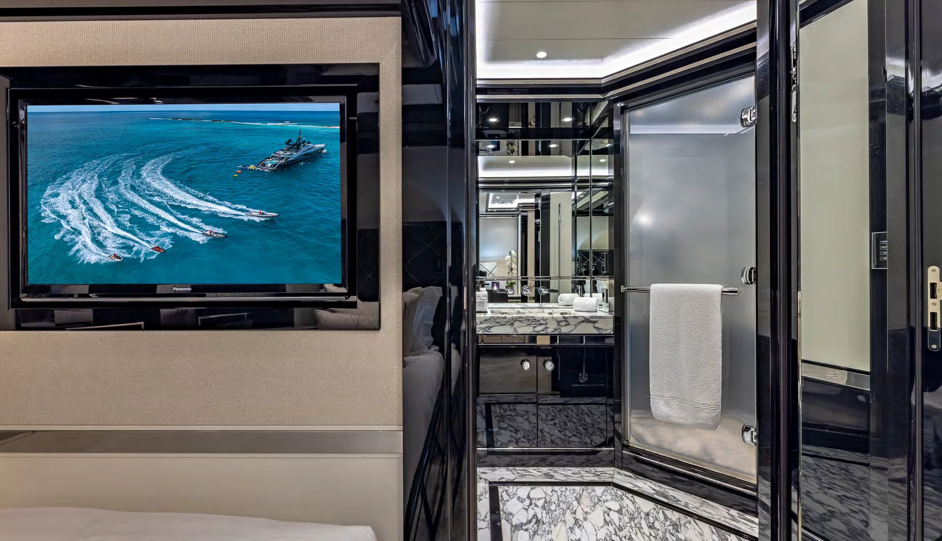 OKTO - photo 24 yacht charter Cannes