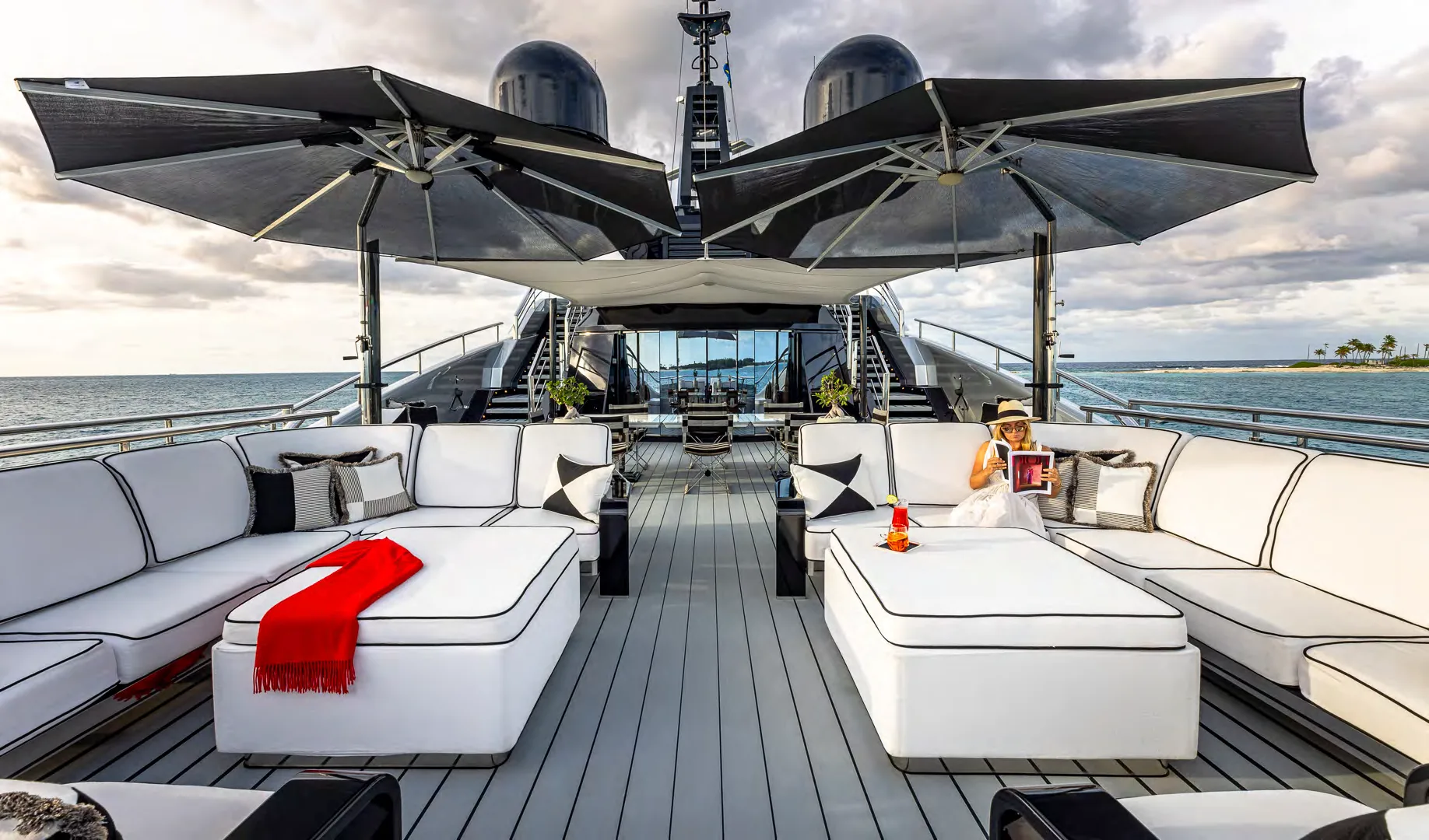 OKTO - photo 35 yacht charter Cannes