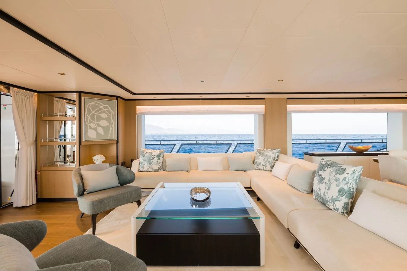 OLIVIA - photo 10 yacht charter Cannes