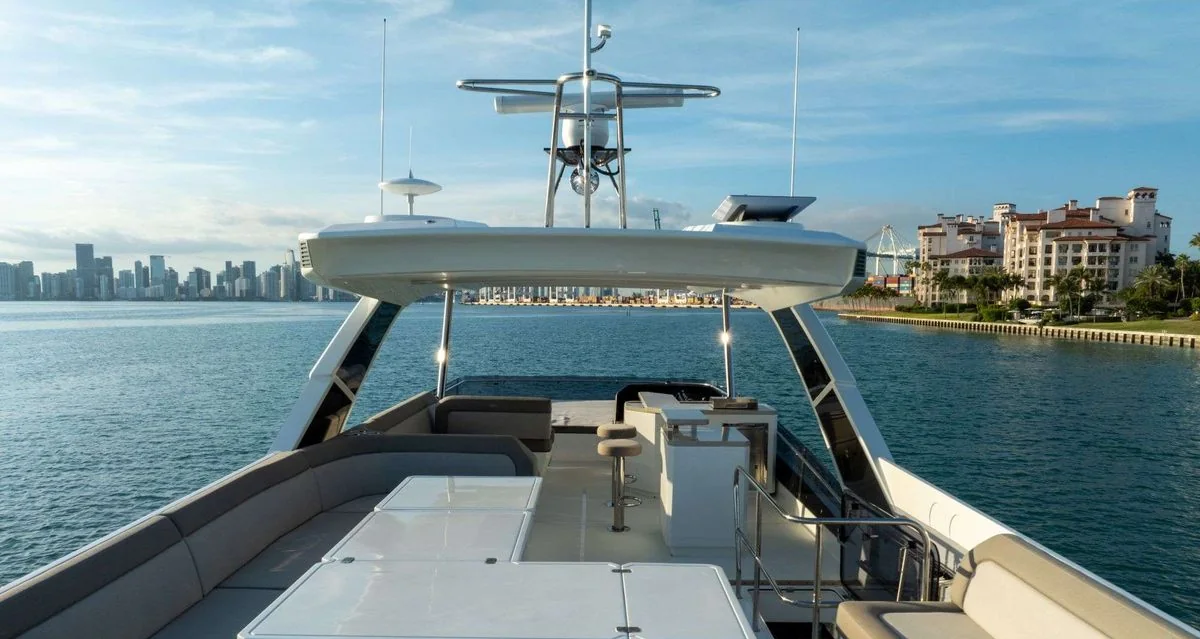 Optimus Prime - photo 14 yacht charter Miami