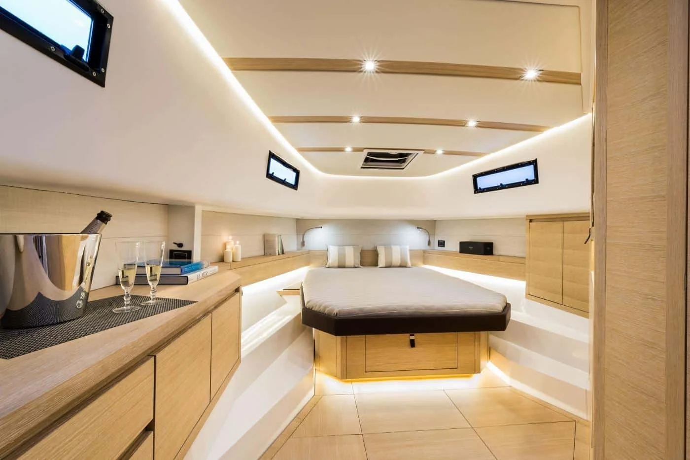Pardo 43 - photo 13 yacht charter Cannes