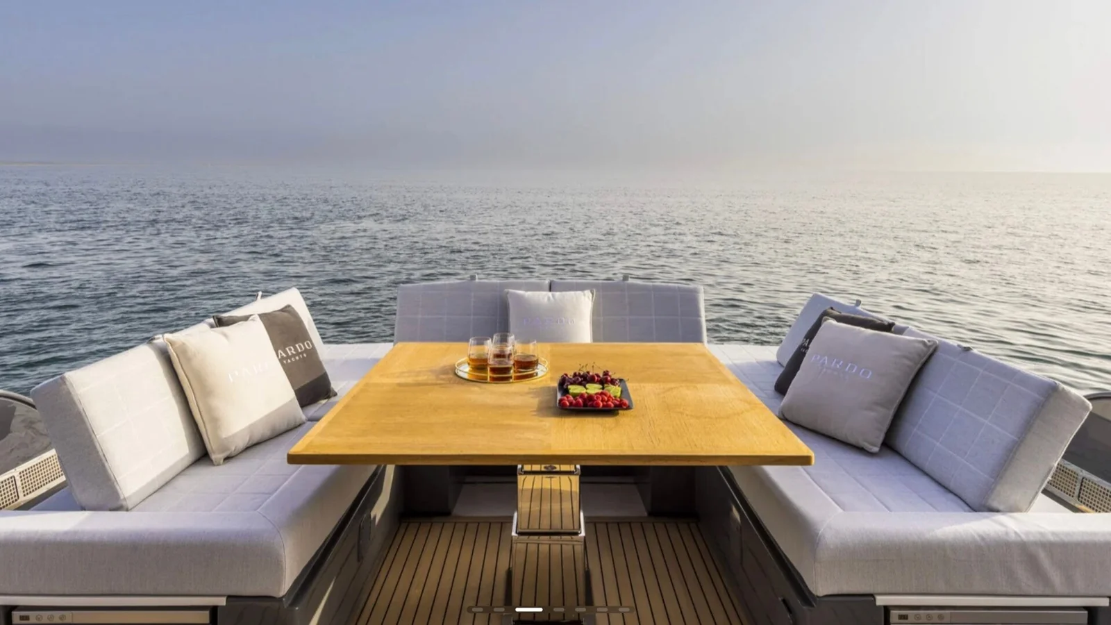 Pardo 52 GT - photo 8 yacht charter Cannes