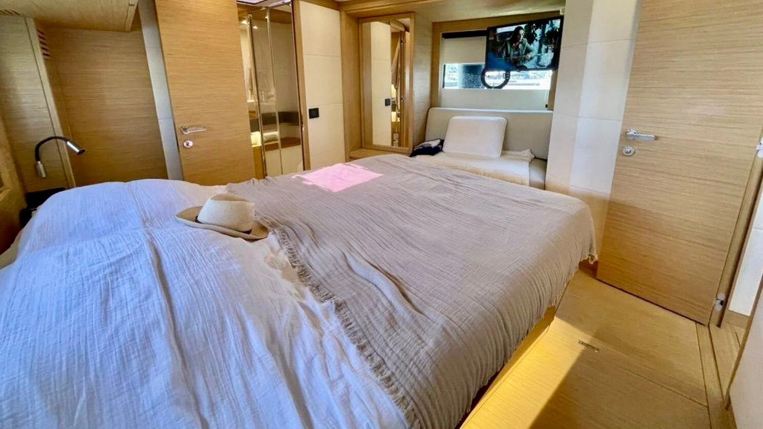 Pardo 52 GT - photo 11 yacht charter Cannes