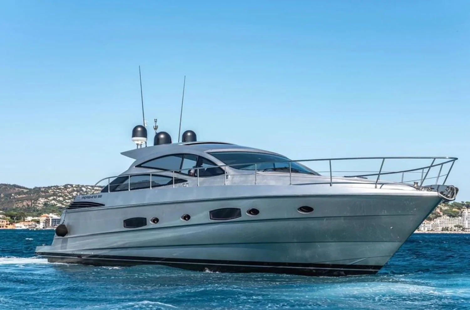 Pershing 56 - photo 1 yacht charter Cannes