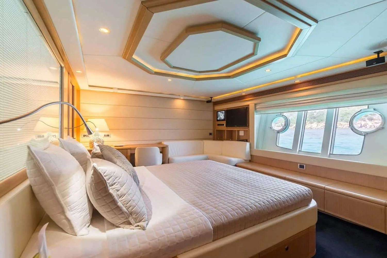 PORTHOS - photo 27 yacht charter Cannes