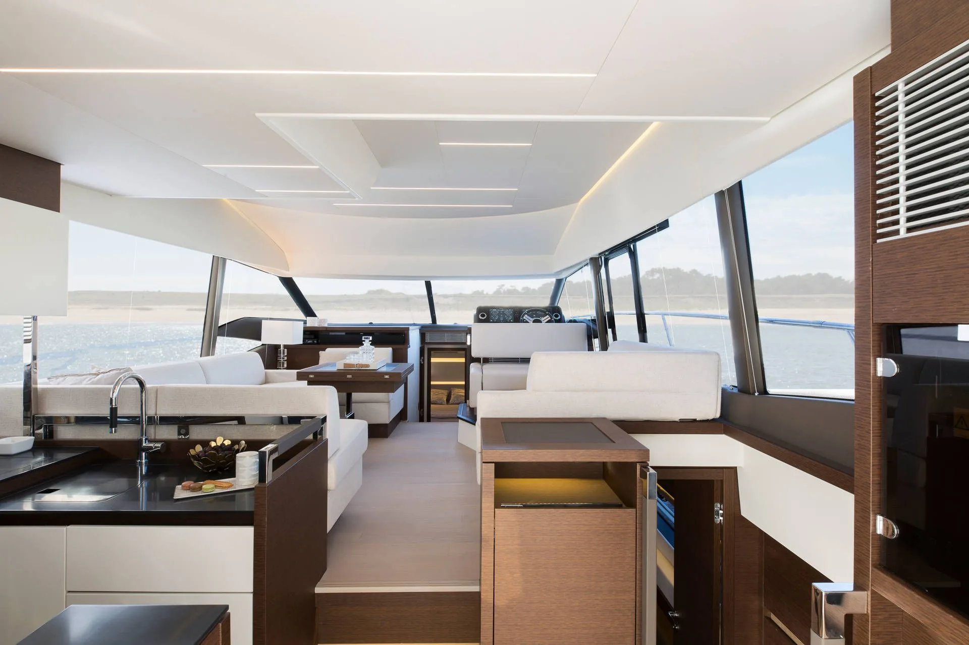 Prestige 520 Fly - photo 5 yacht charter Cannes