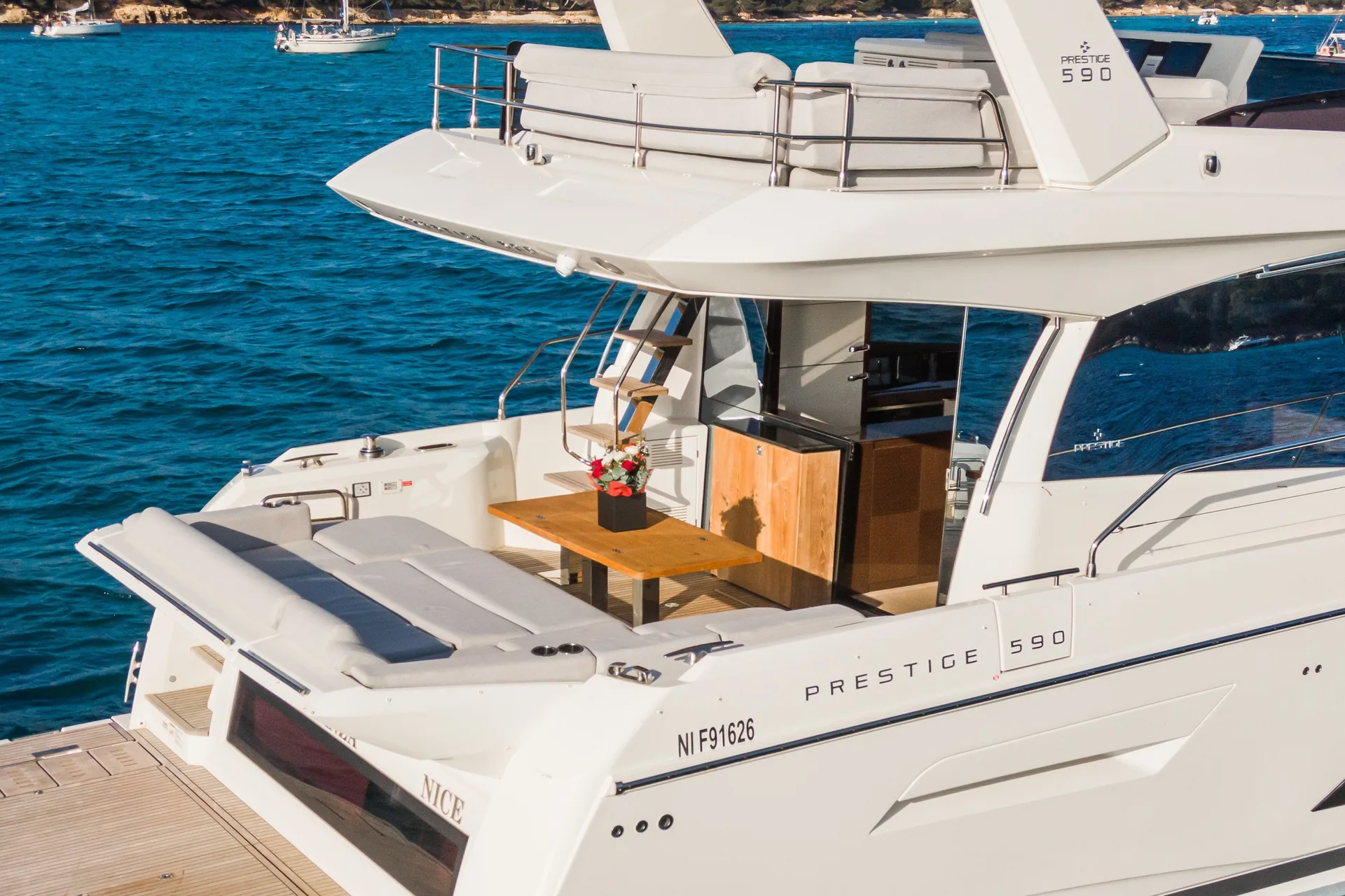 Prestige 590 - photo 4 yacht charter Cannes