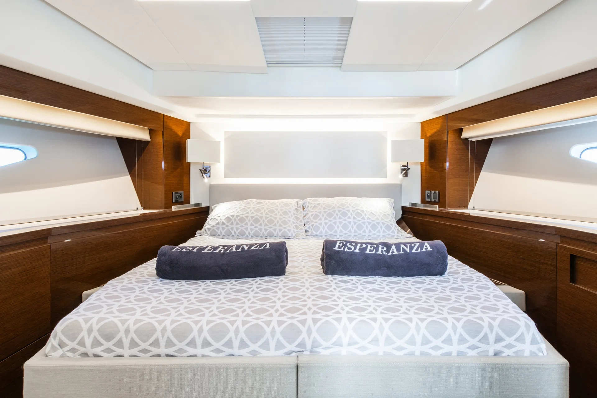 Prestige 590 - photo 9 yacht charter Cannes