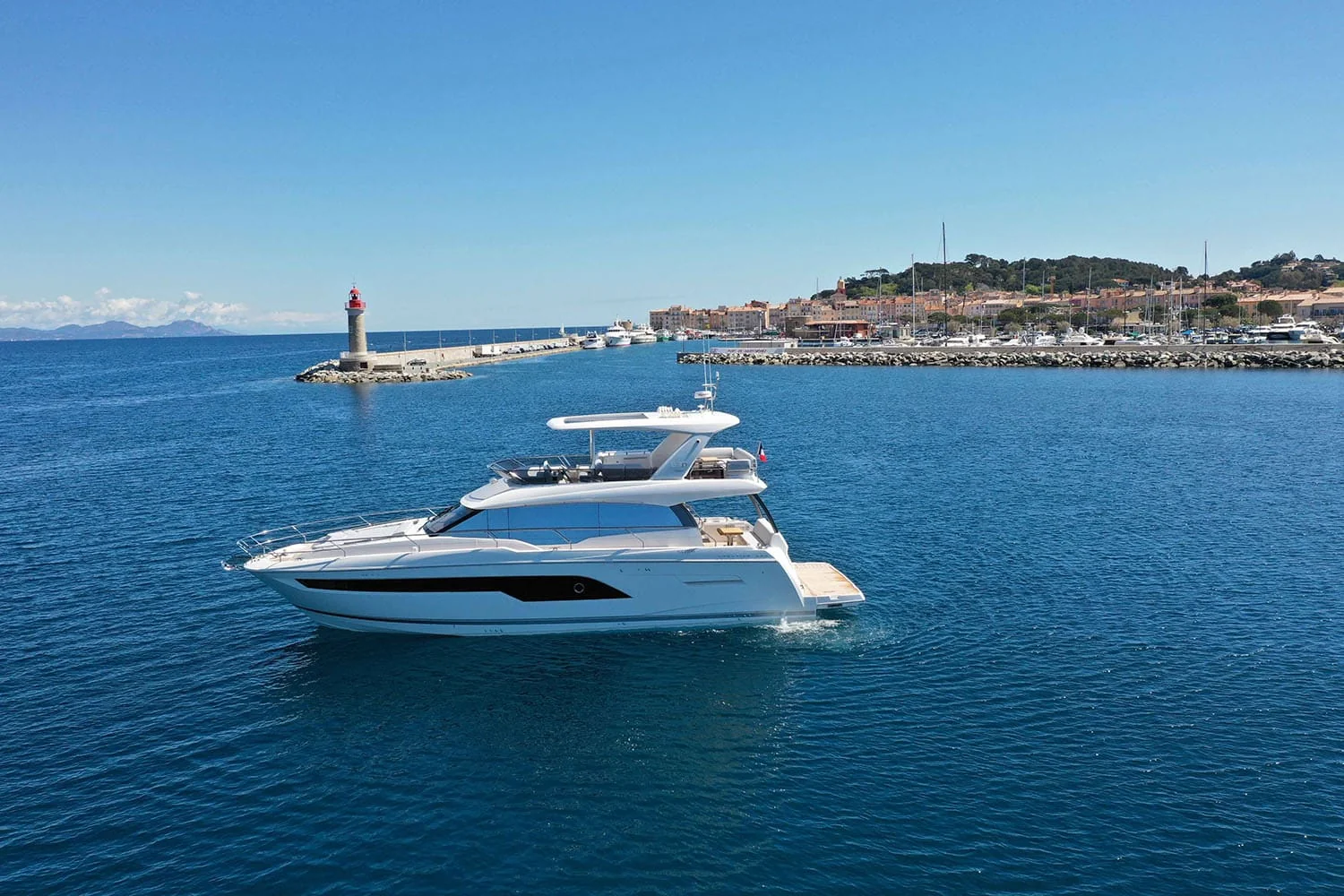 Prestige 630 Fly - photo 2 yacht charter Cannes
