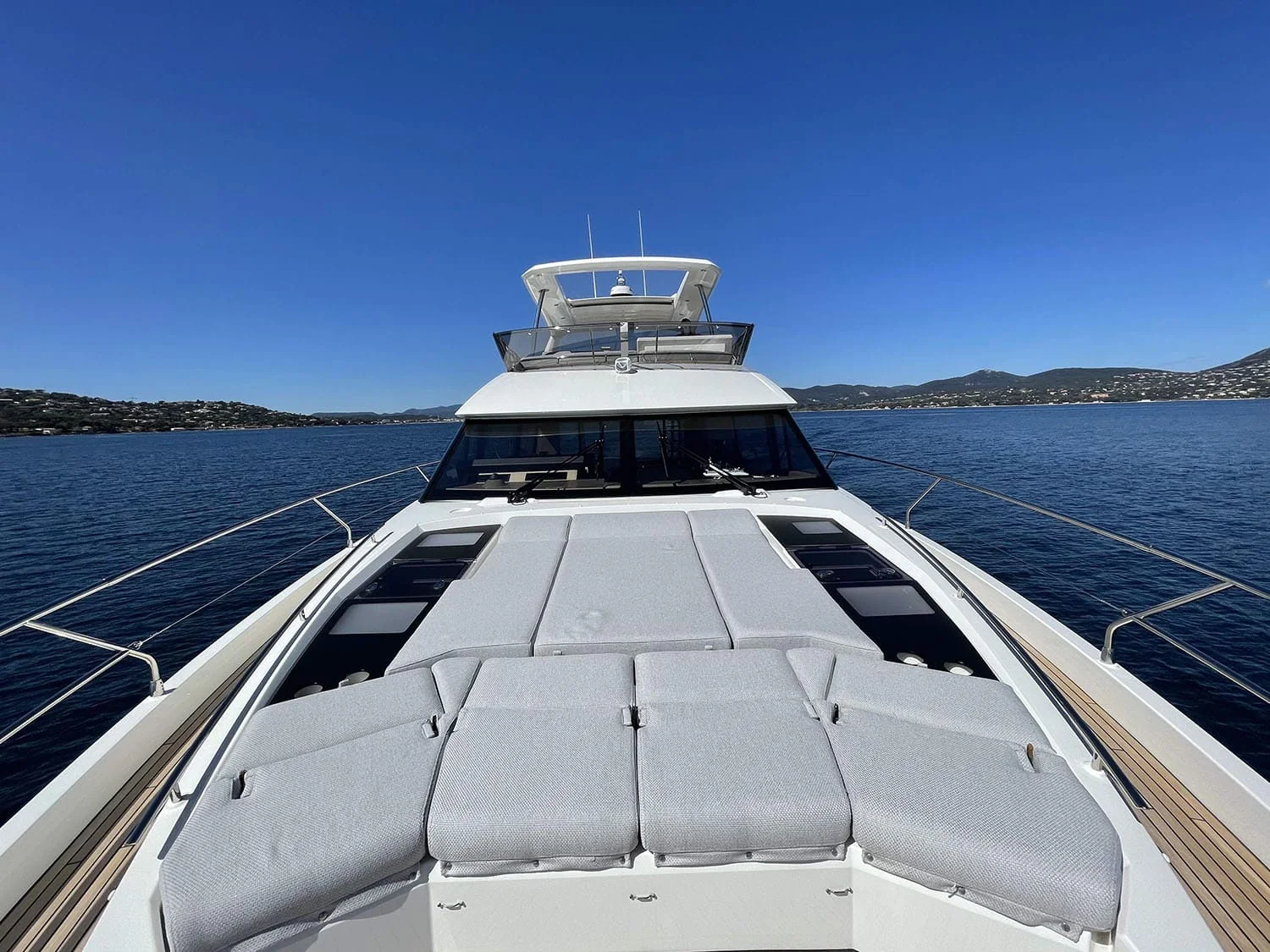 Prestige 630 Fly - photo 4 yacht charter Cannes