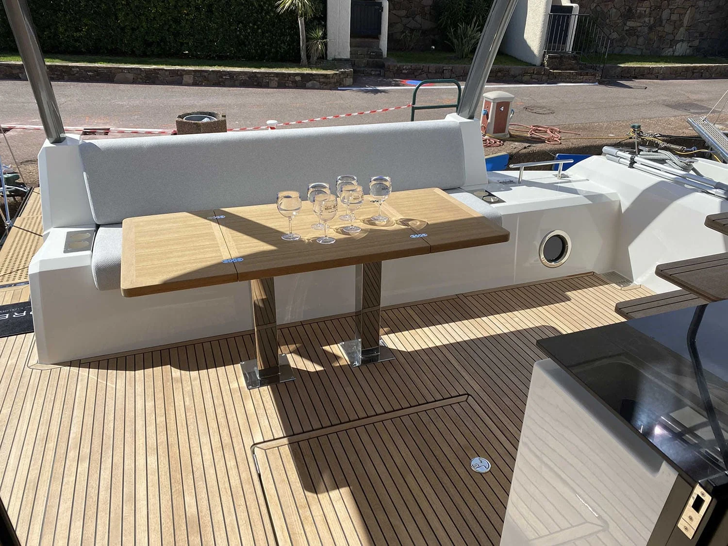 Prestige 630 Fly - photo 6 yacht charter Cannes