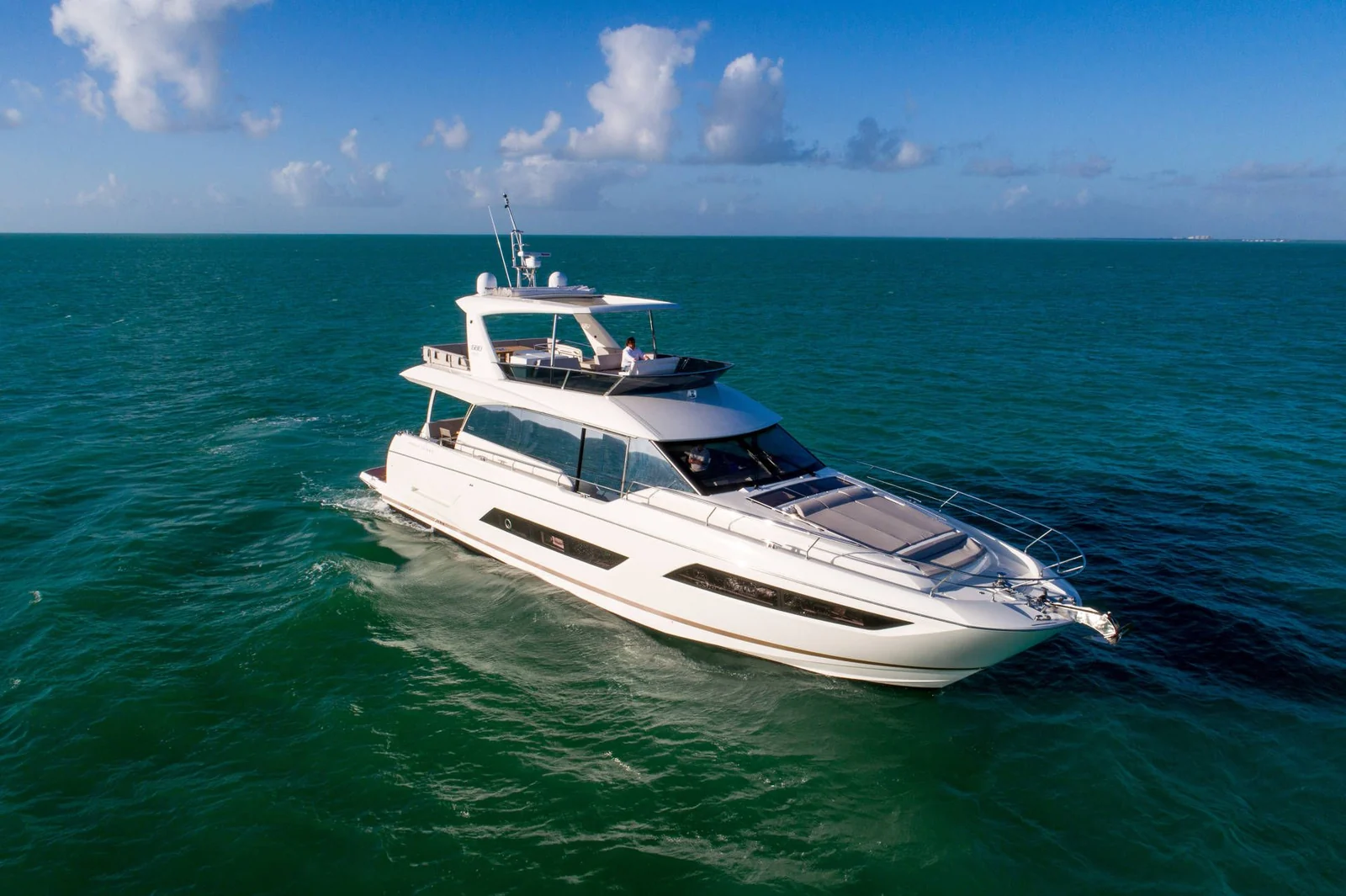 Prestige 680 - photo 7 yacht charter Cannes