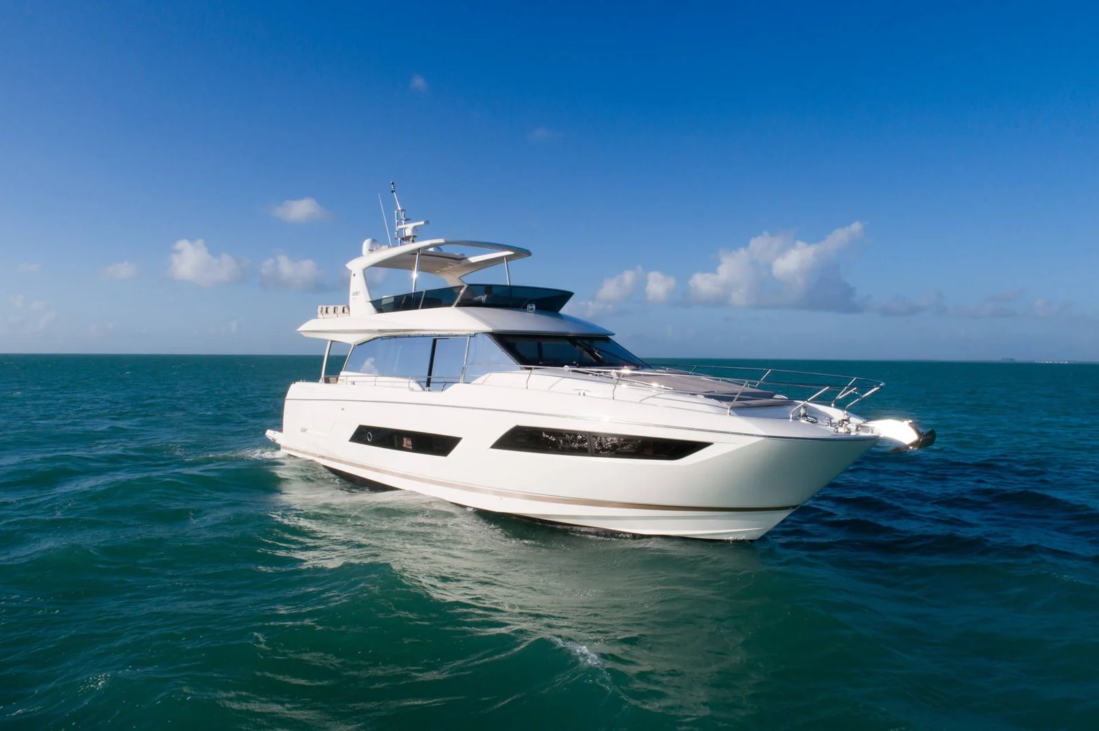 Prestige 680 - photo 9 yacht charter Cannes