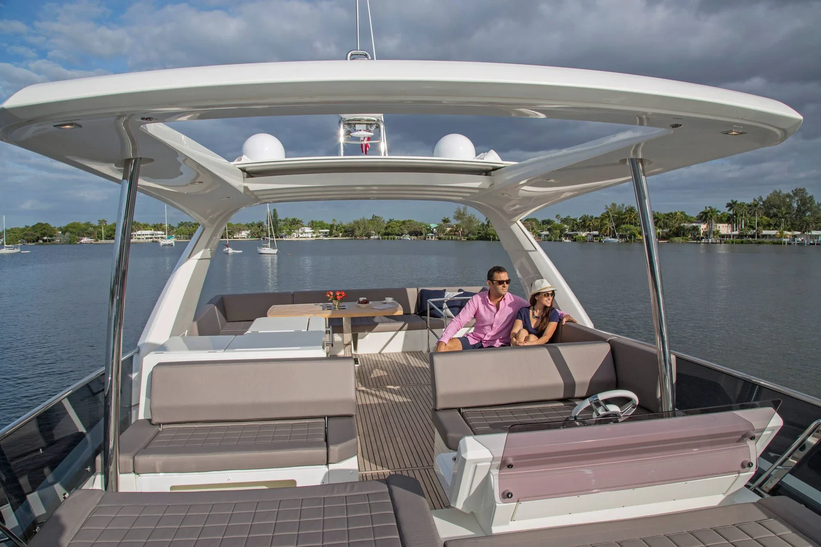 Prestige 680 - photo 15 yacht charter Cannes