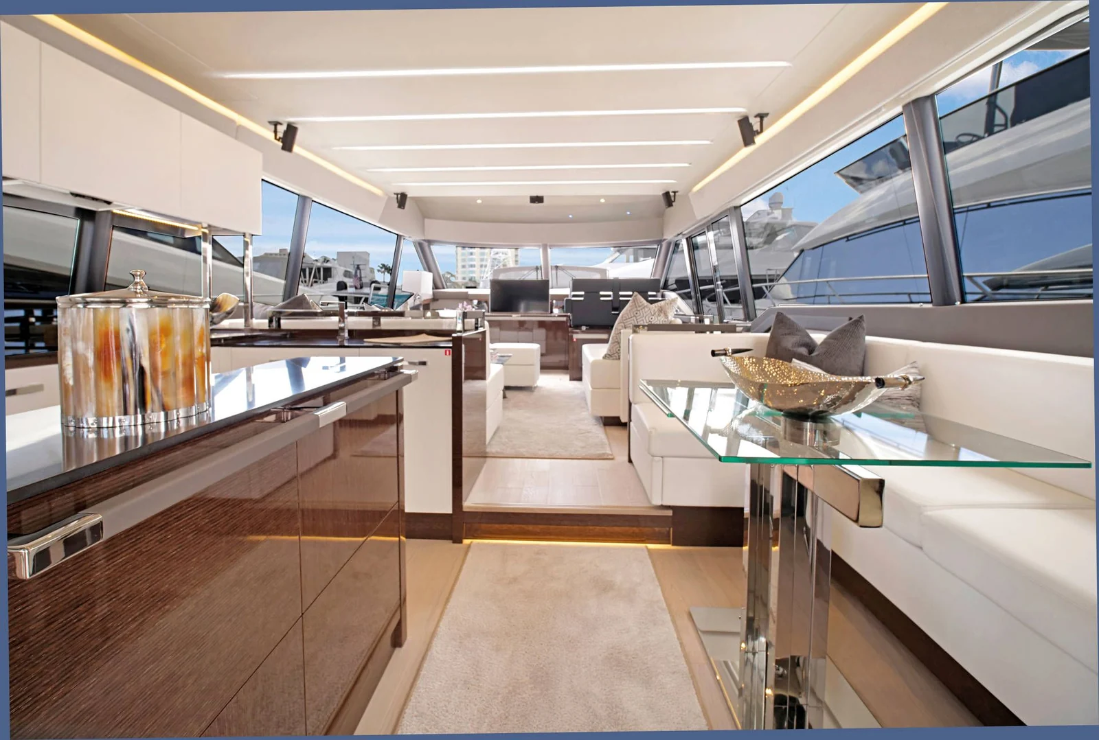 Prestige 680 - photo 17 yacht charter Cannes