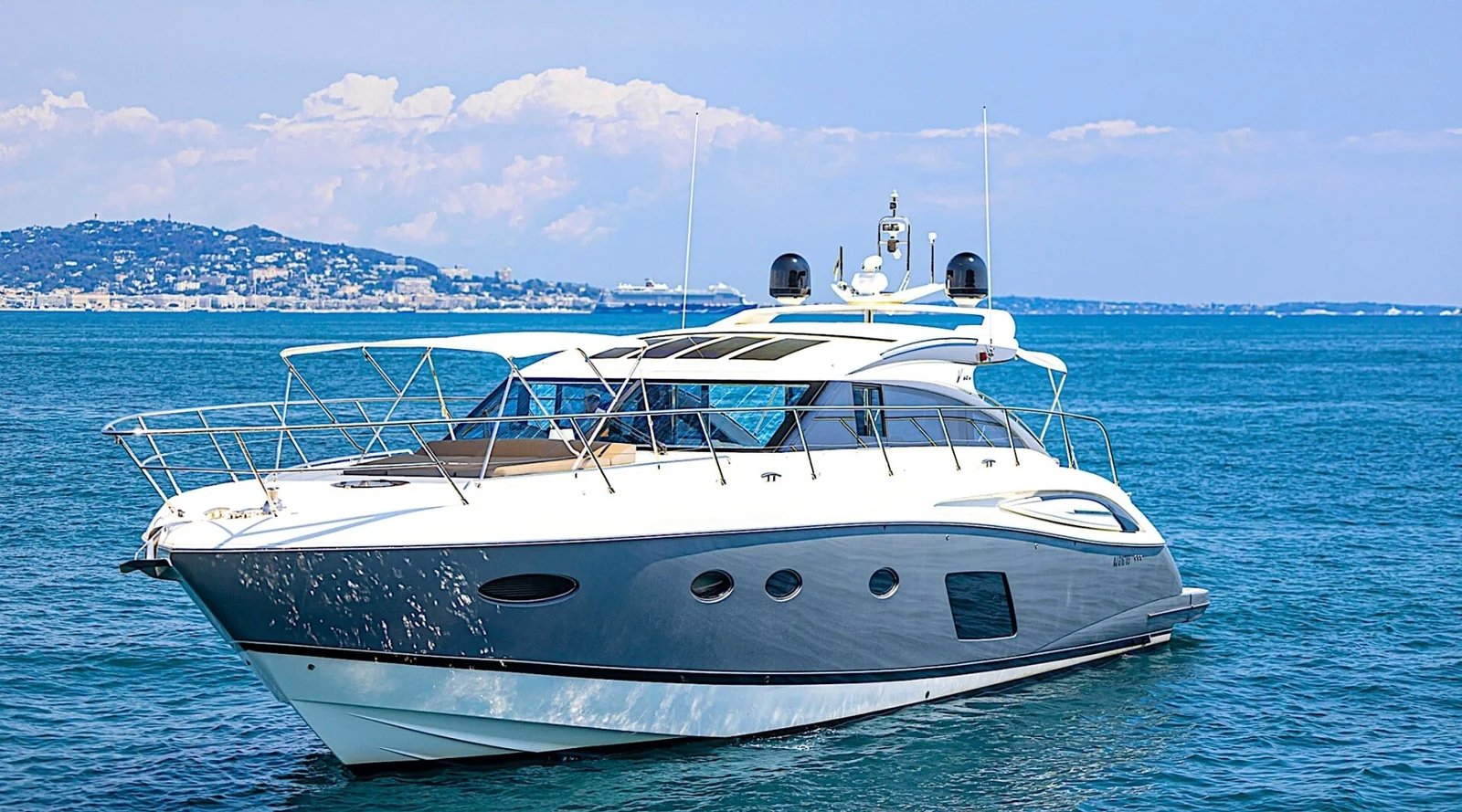Princess V62 Sport - photo 2 yacht charter Cannes