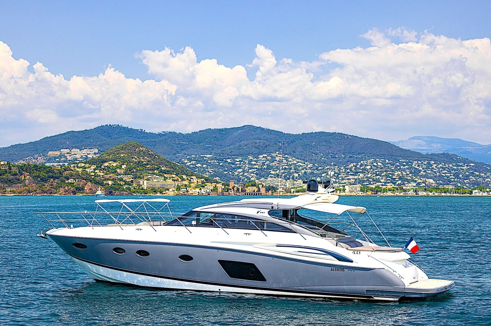 Princess V62 Sport - photo 5 yacht charter Cannes