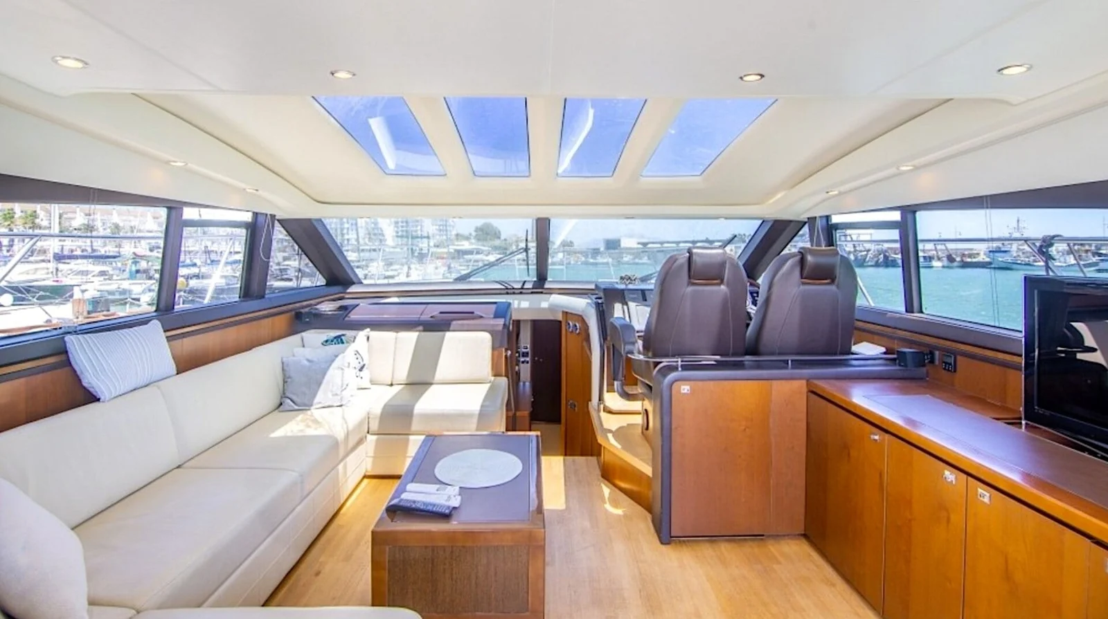 Princess V62 Sport - photo 7 yacht charter Cannes