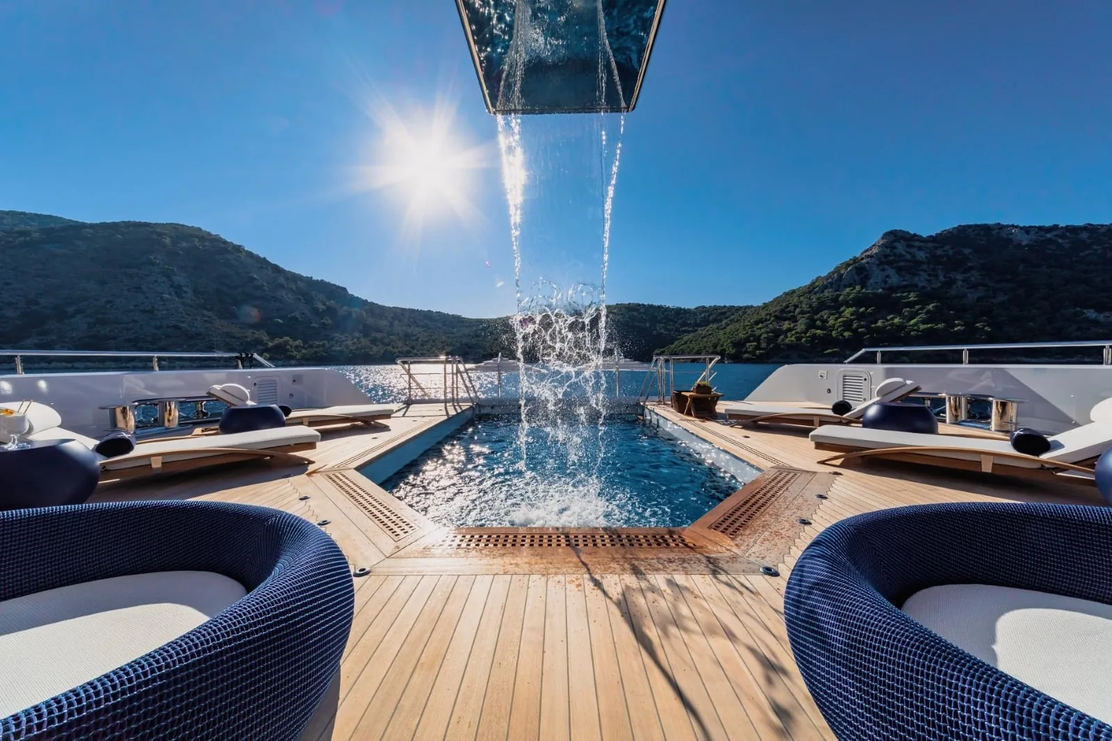 PROJECT X - photo 4 yacht charter Cannes