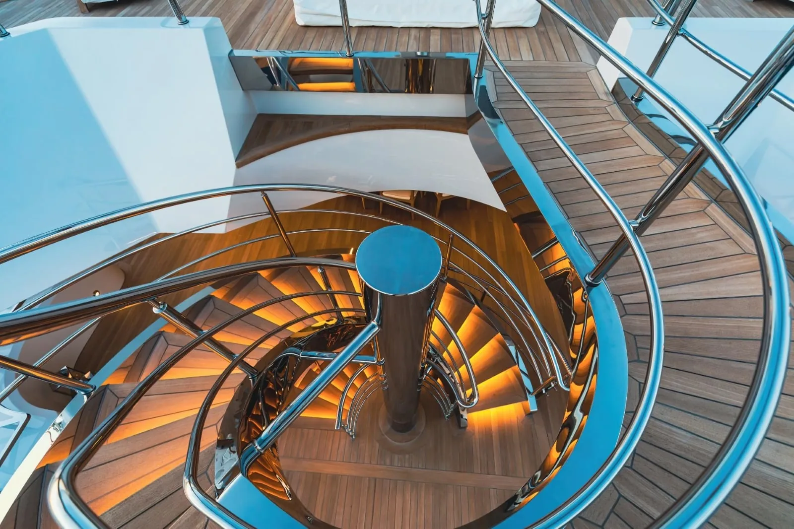 PROJECT X - photo 6 yacht charter Cannes