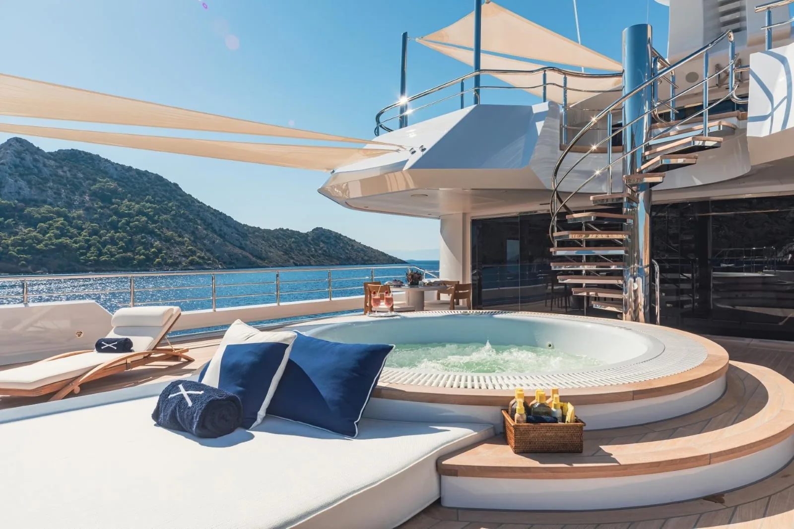 PROJECT X - photo 7 yacht charter Cannes